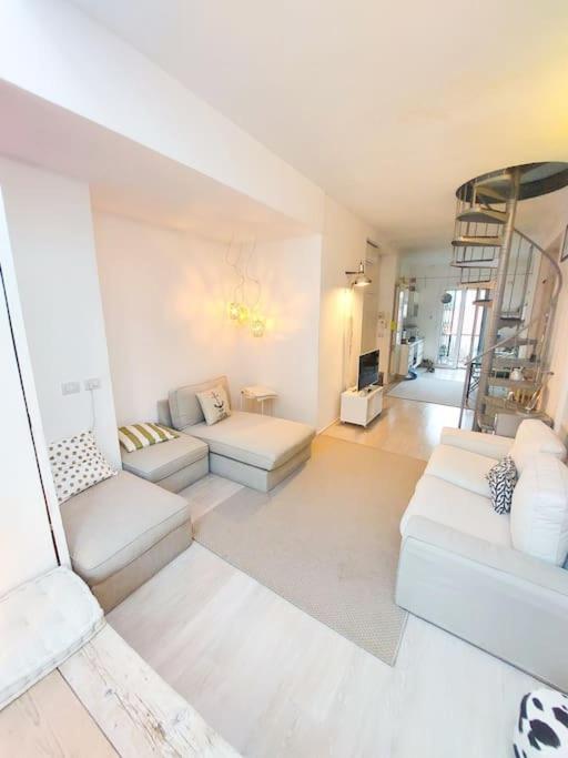 ミラノDesign&Terrazzo A 5 Min Dal Centro - Laura'S Houseアパートメント エクステリア 写真